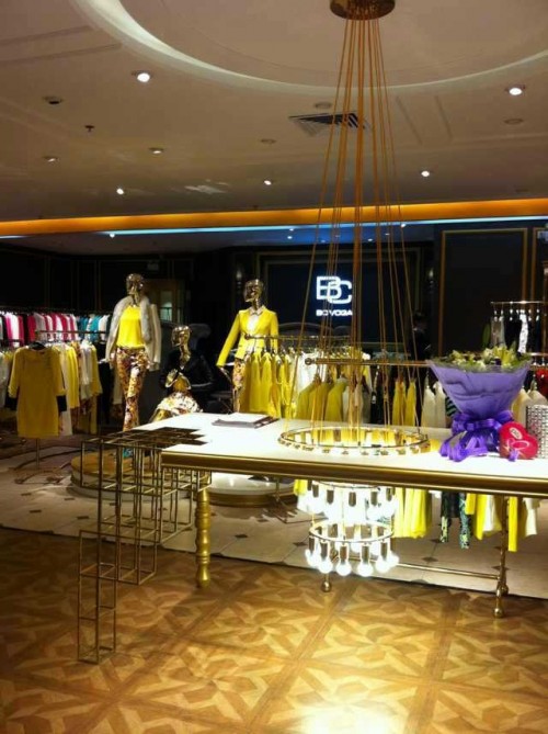 BAISIBCVOGA女装店铺展示