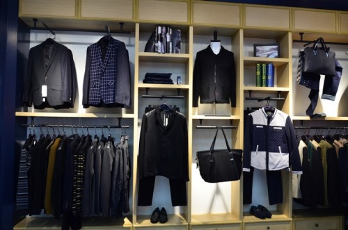 阿玛度男装店铺形象