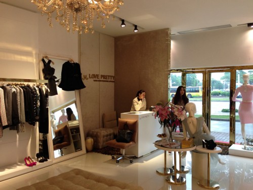 我爱漂亮女装店铺展示