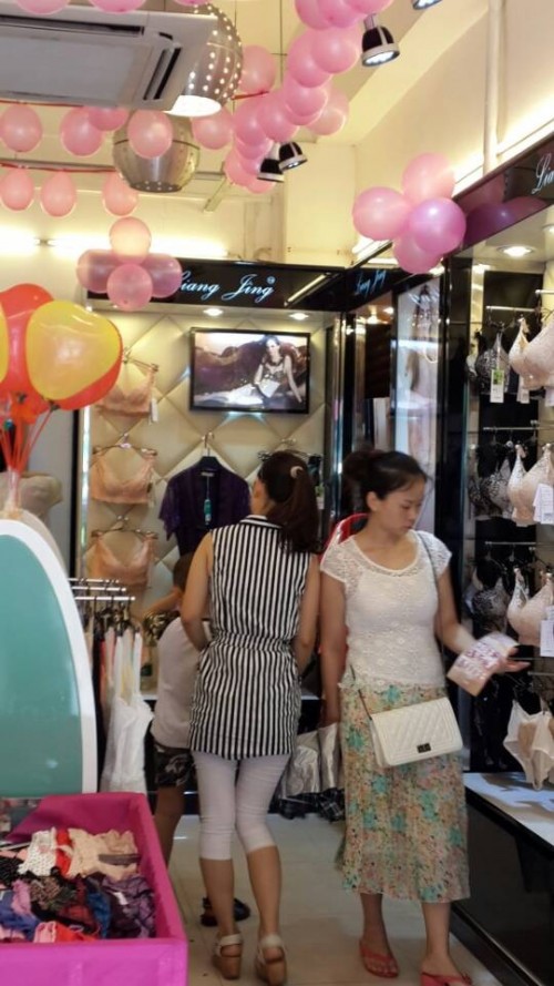 靓景内衣店铺形象