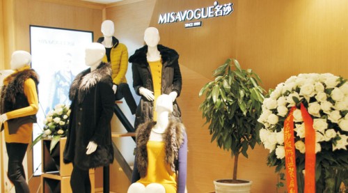 名莎女装店铺展示