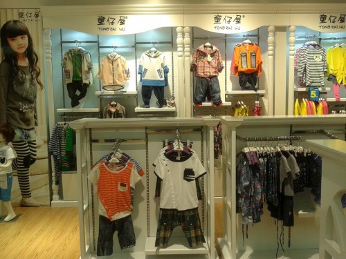 童仔屋童装店铺展示