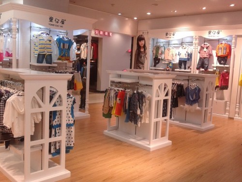 童仔屋童装店铺展示