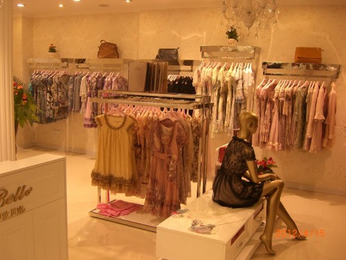 伊汶贝迩女装店铺形象