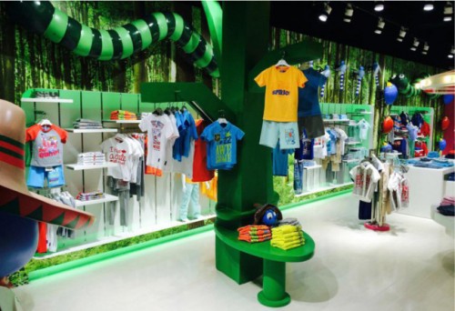 小蚊子童装店铺形象