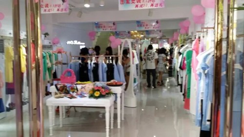 图案女装店铺形象