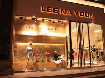 LINAYUN女装店铺形象