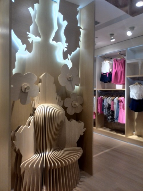 婉甸女装店铺形象