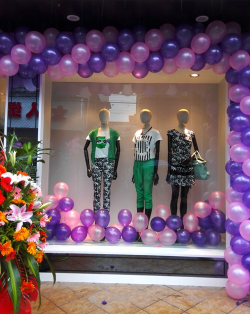 婉甸女装店铺形象