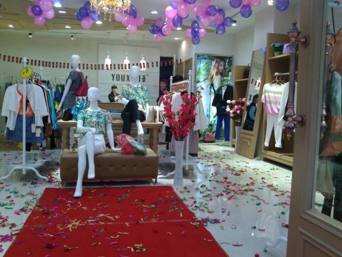 尤西子女装店铺形象