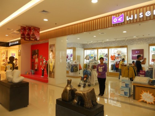 威斯米童装店铺展示