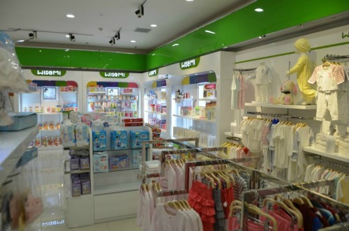 威斯米童装店铺展示