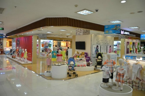 威斯米童装店铺展示