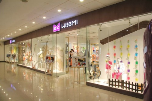 威斯米童装店铺展示