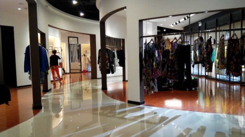 伯妮斯茵女装店铺展示