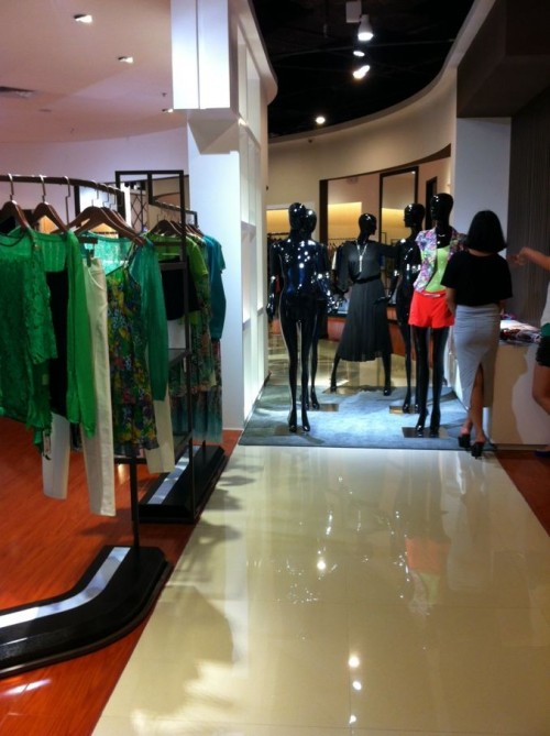 伯妮斯茵女装店铺展示