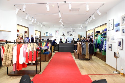 RiverWoods女装店铺展示