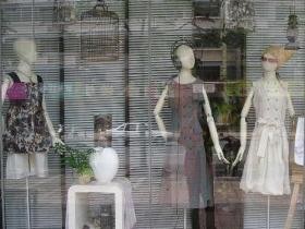 名人瑞裳女装店铺形象