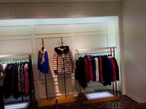 芊之美女装店铺展示