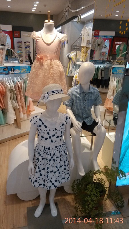 乐鲨童装店铺形象