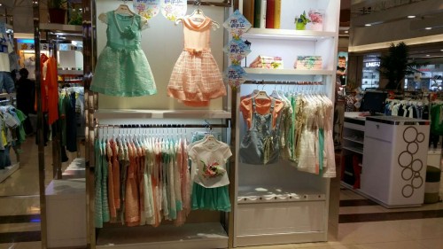 乐鲨童装店铺形象