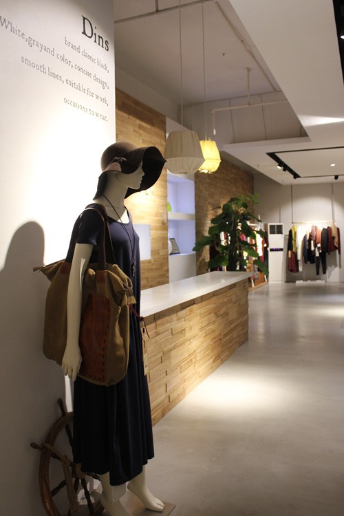 底色女装店铺形象