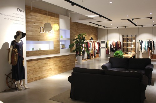 底色女装店铺形象