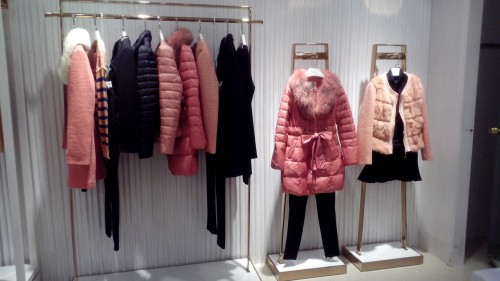 让爱女装店铺形象