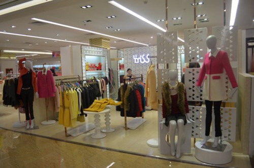 娅美悉女装店铺展示