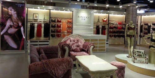 芬琦内衣店铺展示