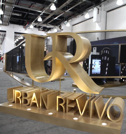 URBANREVIVO女装店铺展示