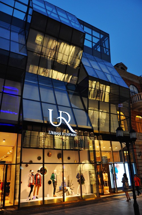 URBANREVIVO女装店铺形象