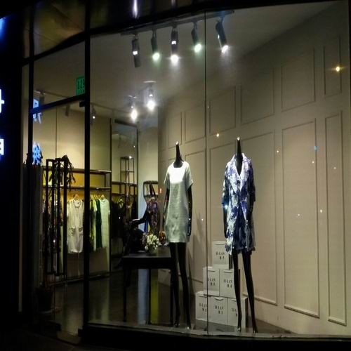 懿兰女装店铺展示