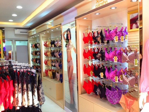 艾金莎内衣店铺展示