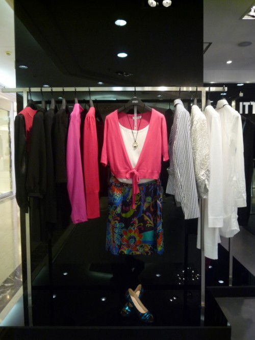 伊洲女装店铺展示