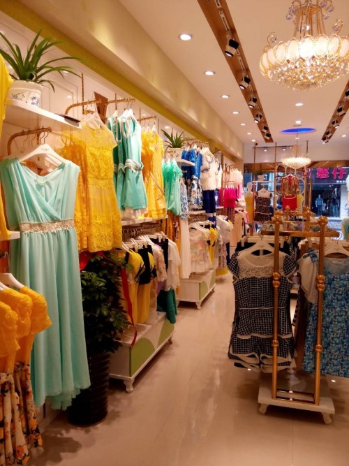 欧若朵尔女装店铺展示