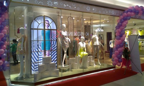 诺曼琦女装店铺展示