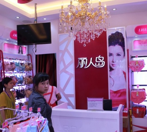 丽人岛内衣店铺展示