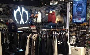 双刀潮牌男装店铺展示
