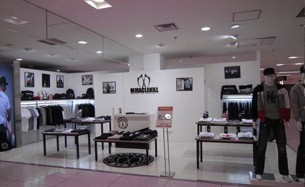 双刀潮牌男装店铺展示