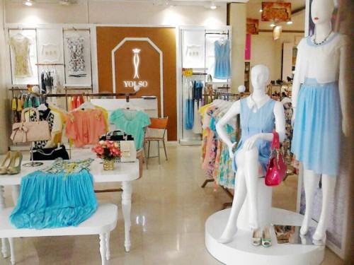 依然秀女装店铺展示