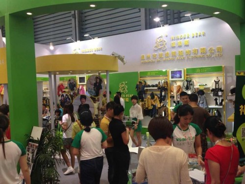 流浪熊童装店铺形象