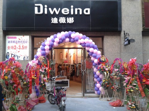 迪薇娜女装店铺展示