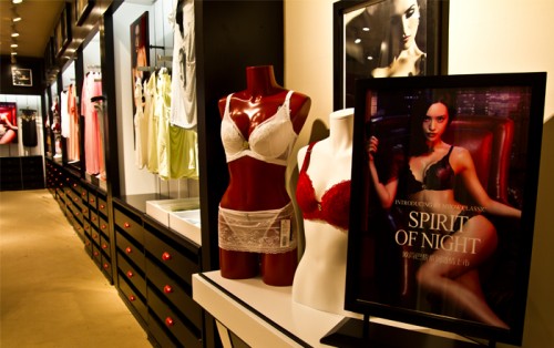 猫人经典内衣店铺形象