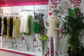 依霓时尚品牌女装店铺