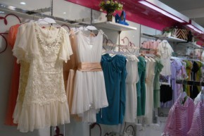 依霓时尚品牌女装店铺