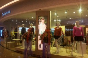 依霓时尚品牌女装店铺