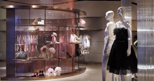 丝丽岚卡女装店铺展示