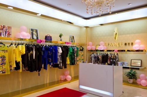 赫梵茜女装店铺展示