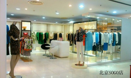 蔓延女装店铺展示